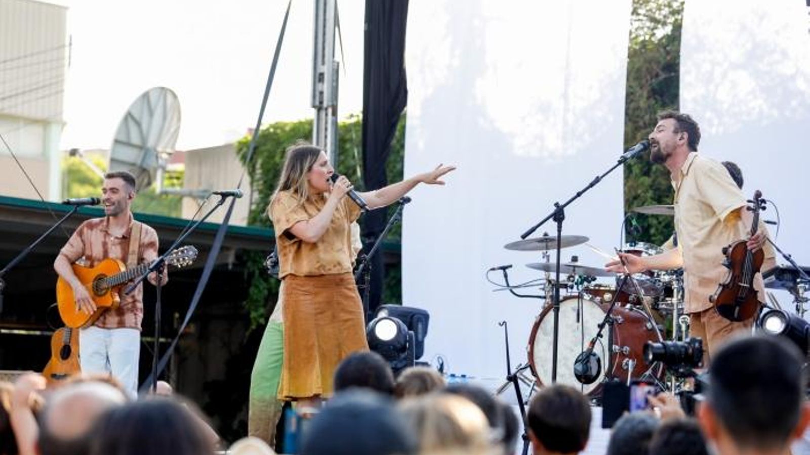 Actuació del Diluvi durant la primera Festa pel Valencià