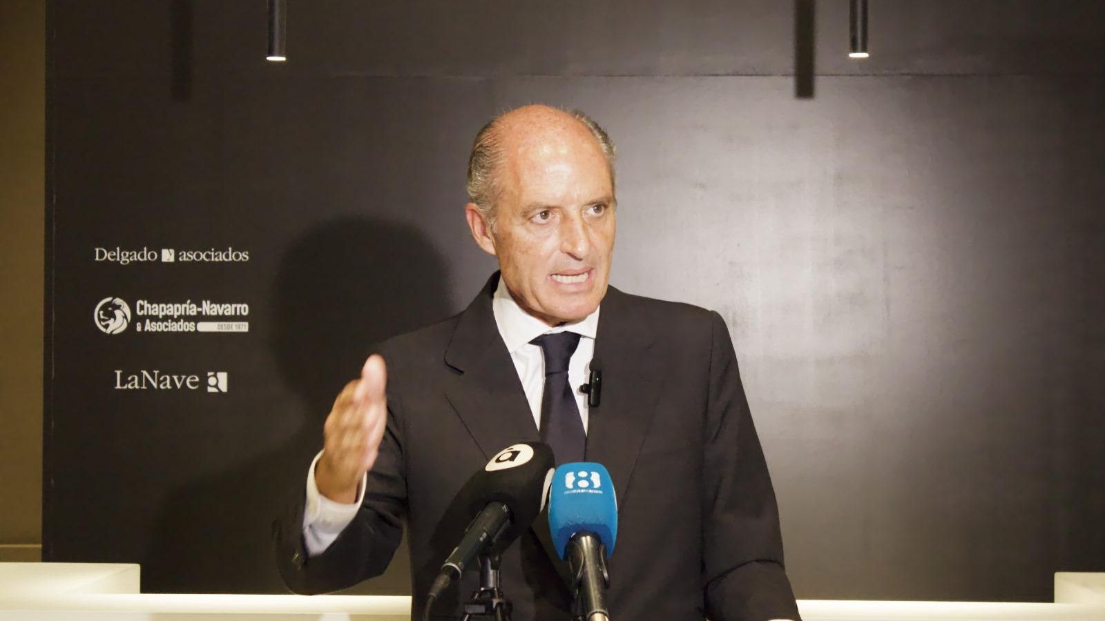 Francisco Camps, davant dels mitjans en una roda de premsa