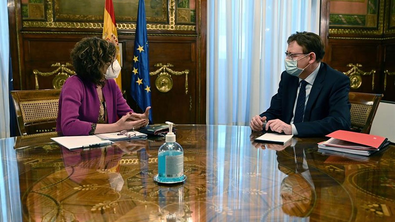 El president de la Generalitat, Ximo Puig, amb la ministra d'Hisenda María Jesús Montero, aquest dimarts