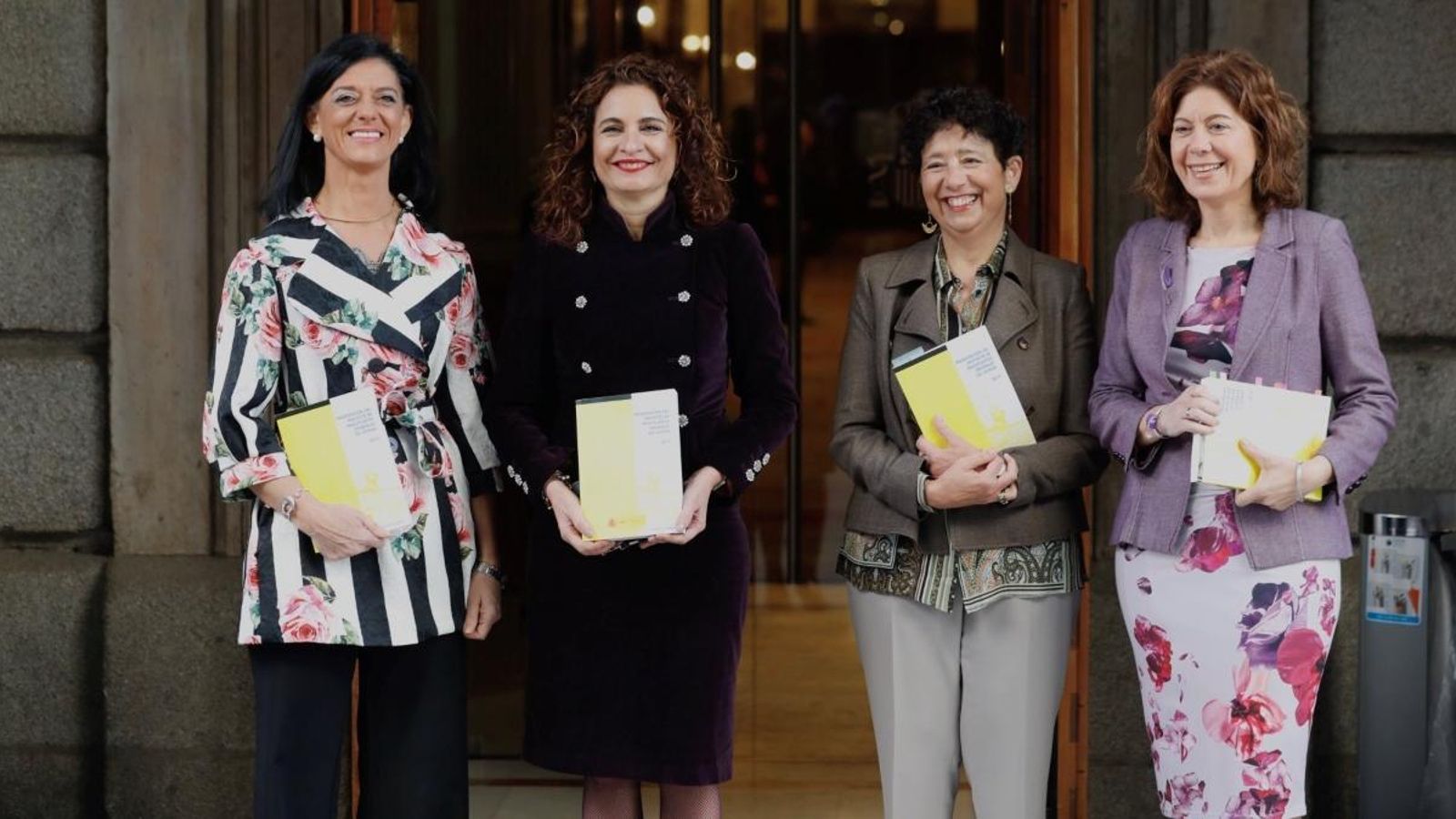 La ministra d'Hisenda, María Jesús Montero, porta al Congrés els PGE en una imatge d'arxiu