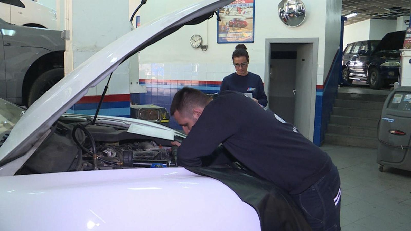 falten traballadors als tallers mecànics