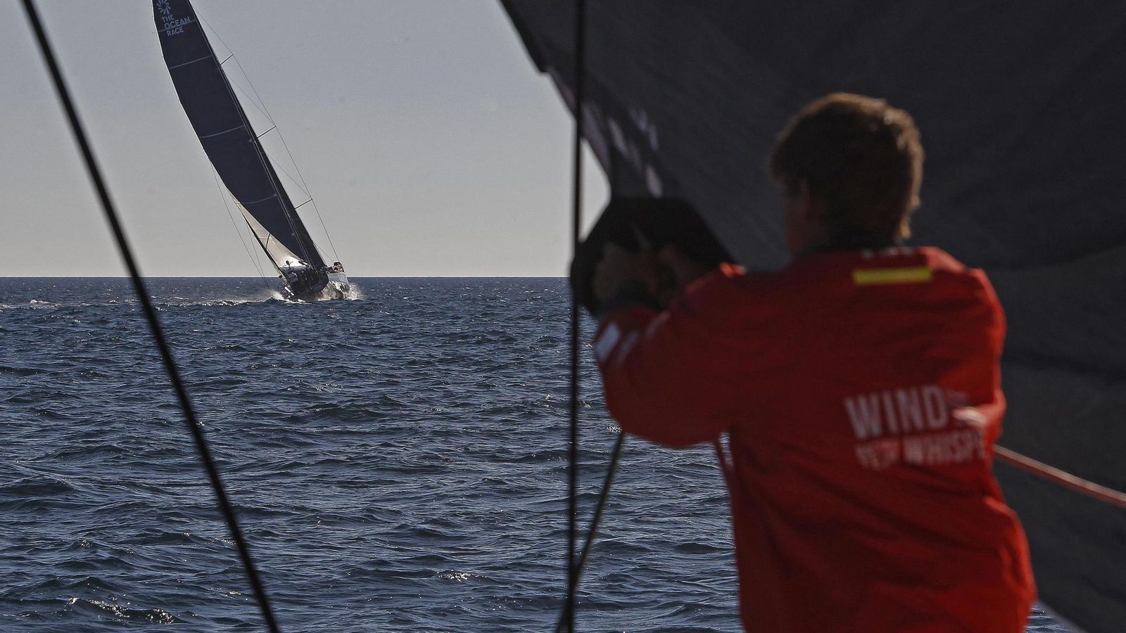 Una embarcació, en aigües alacantines