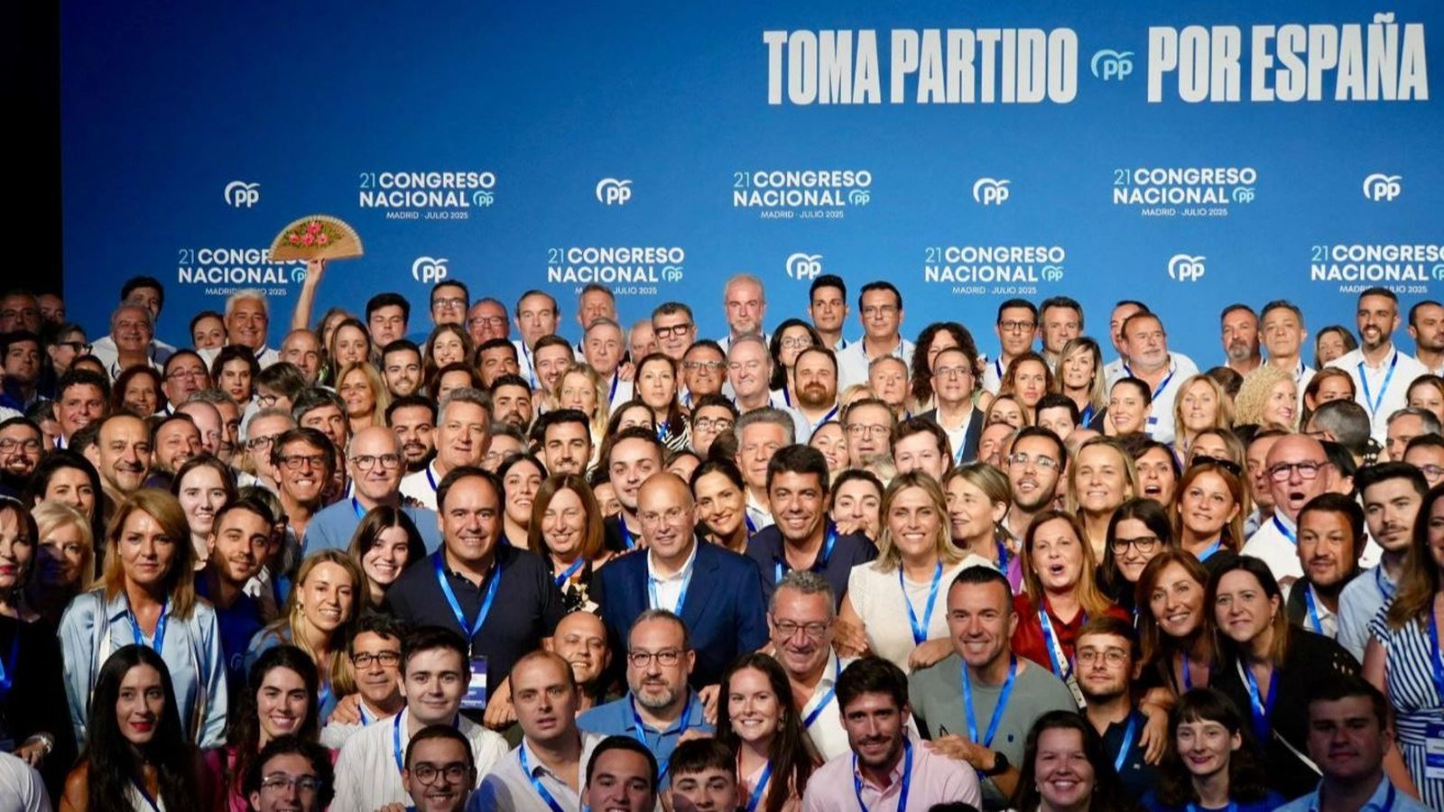 Foto de família de la delegació al Congrés Nacional del PP