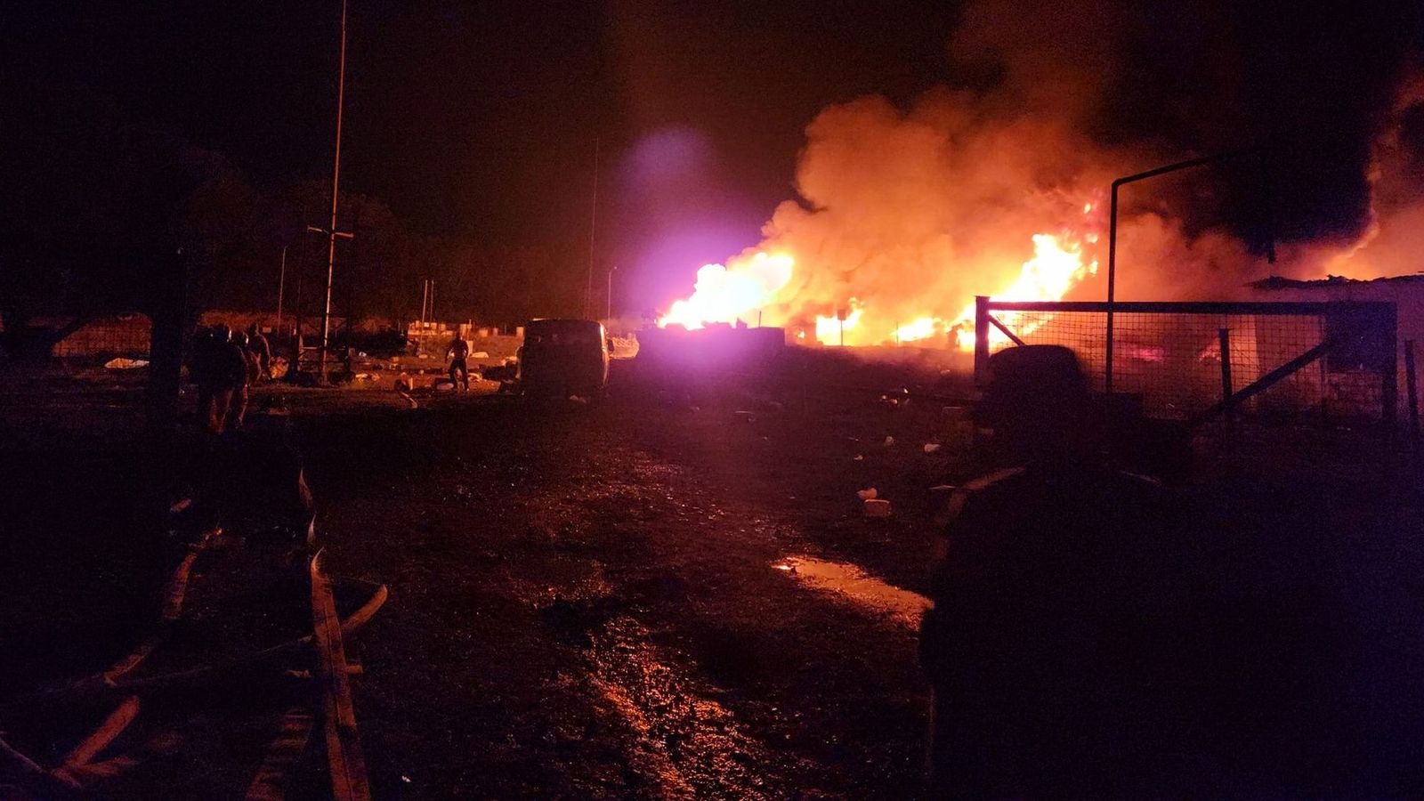 Violenta explosió que ha deixat una vintena de víctimes i centenars de ferits, molts en estat greu