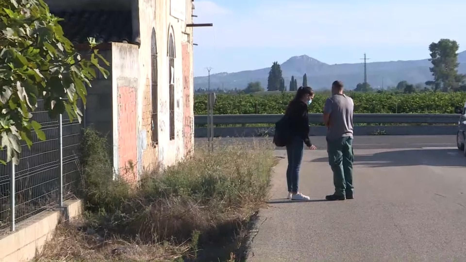 Agents de la Guàrdia Civil inspeccionen els voltants del pou