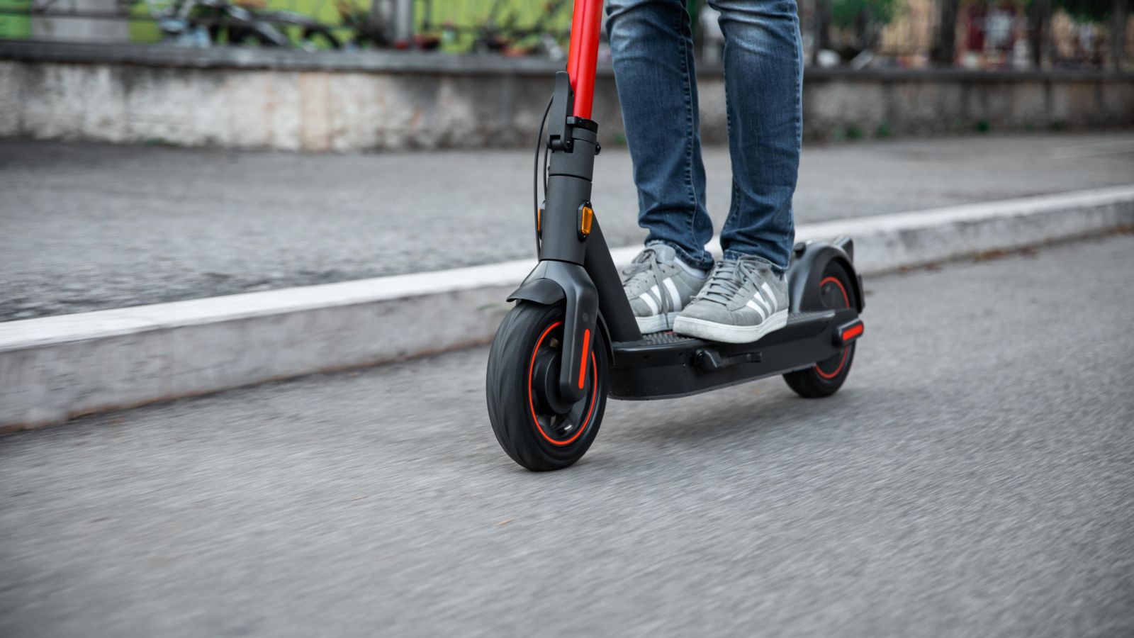 Un patinet elèctric en una imatge d'arxiu