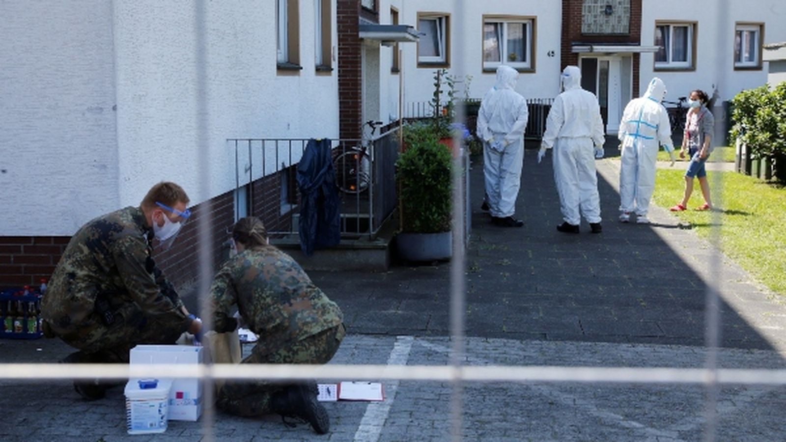 Unitat mòbil per a fer tests fora de l'empresa Tönnies