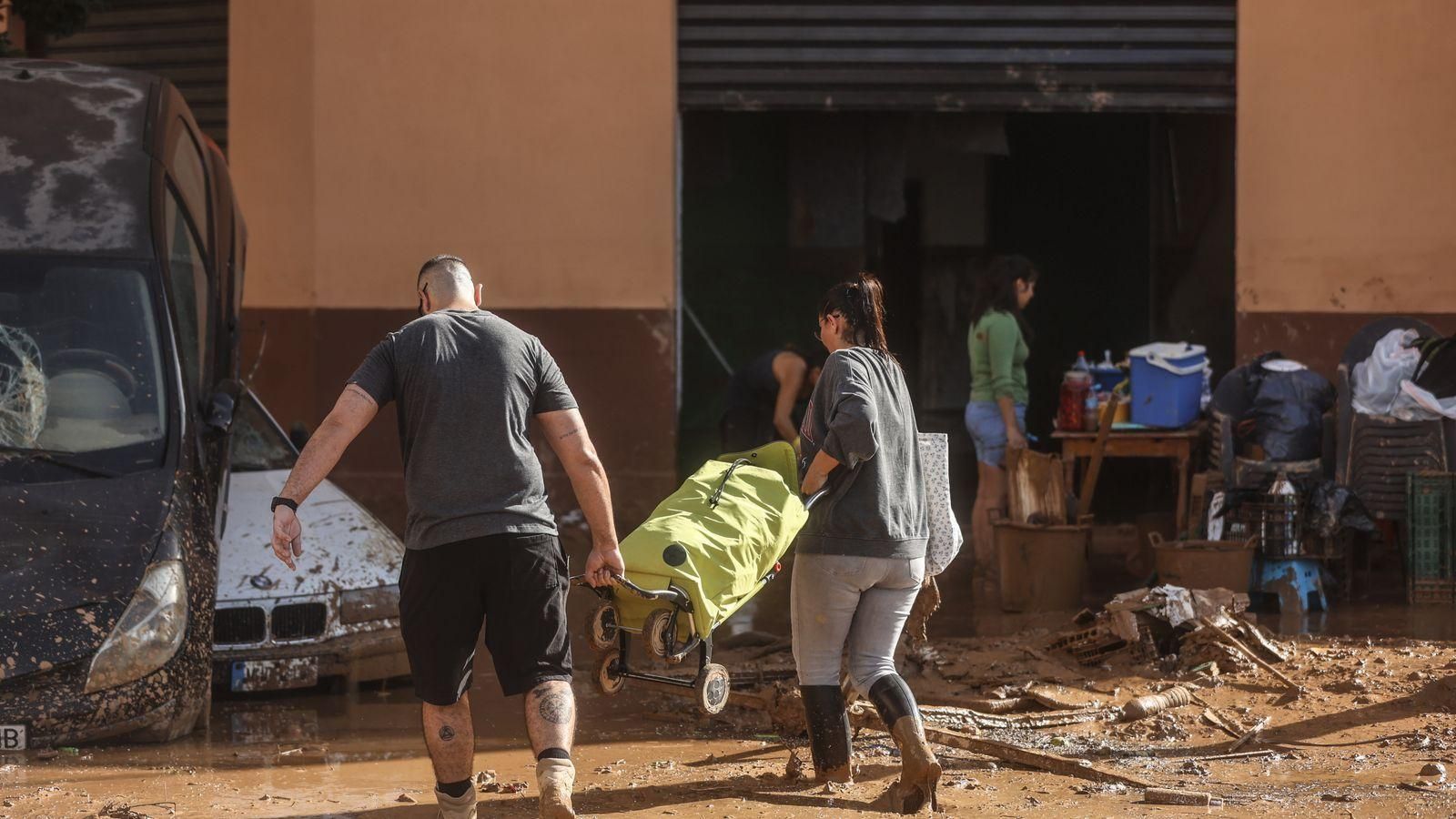 Els veïns treballen sense descans