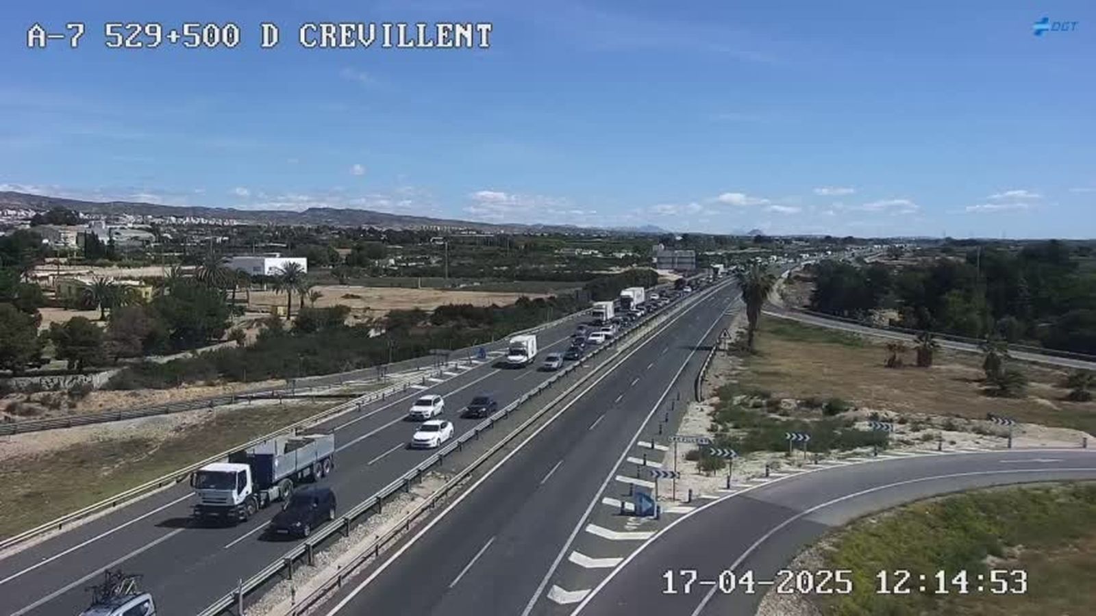 L'accidente de trànsit ha tingut lloc en el punt quilomètric 533 i ocasiona fins a tres quilòmetres de retencions