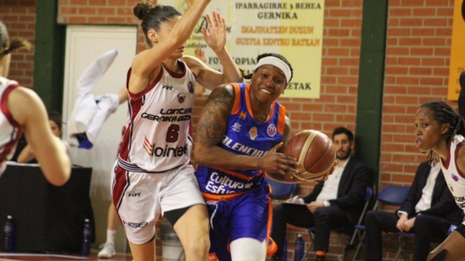 Gran actuació de Joy Adams en la victòria del València Basket