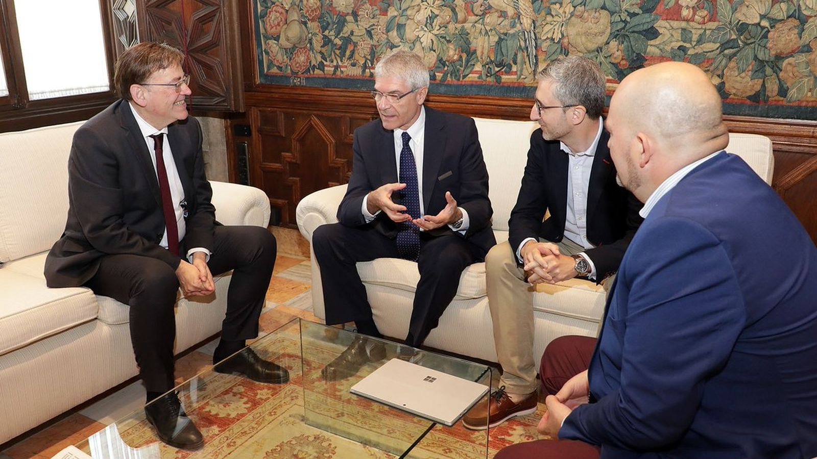 Reunió del cap del Consell, Ximo Puig, amb el president de Renfe, Isaías Táboas