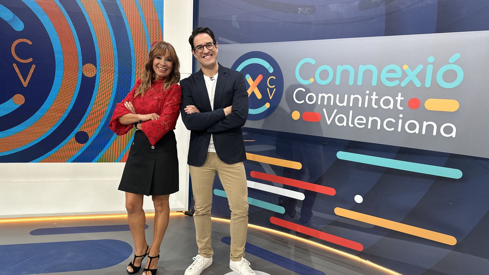 Clara Castelló i Juanma Melero, presentadors de Connexió Comunitat Valenciana