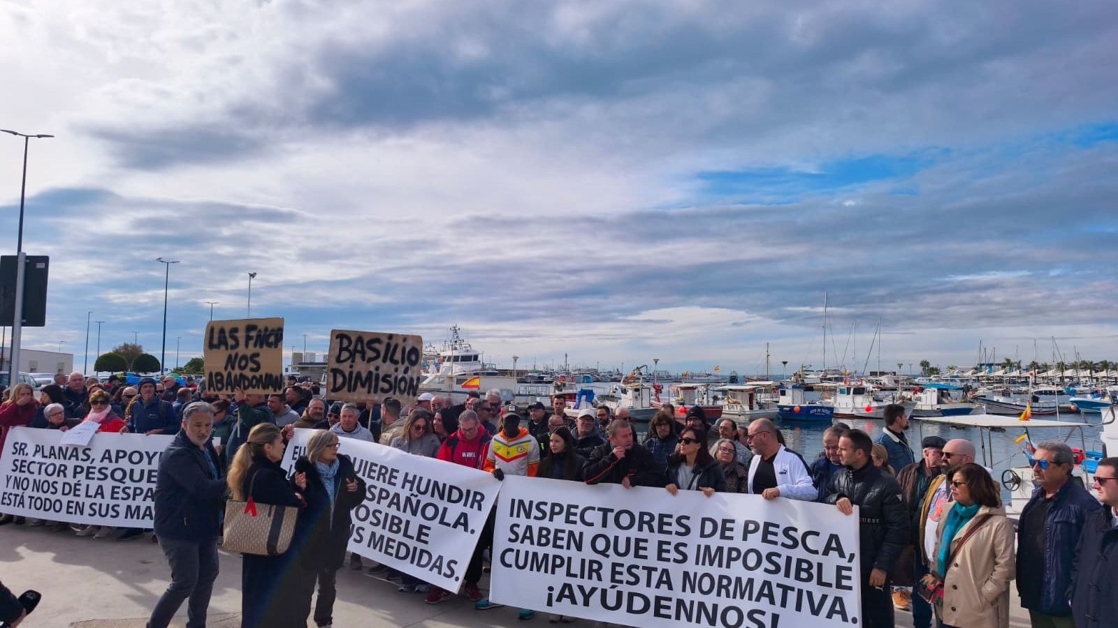 Concentració del sector pesquer a Santa Pola, este dilluns