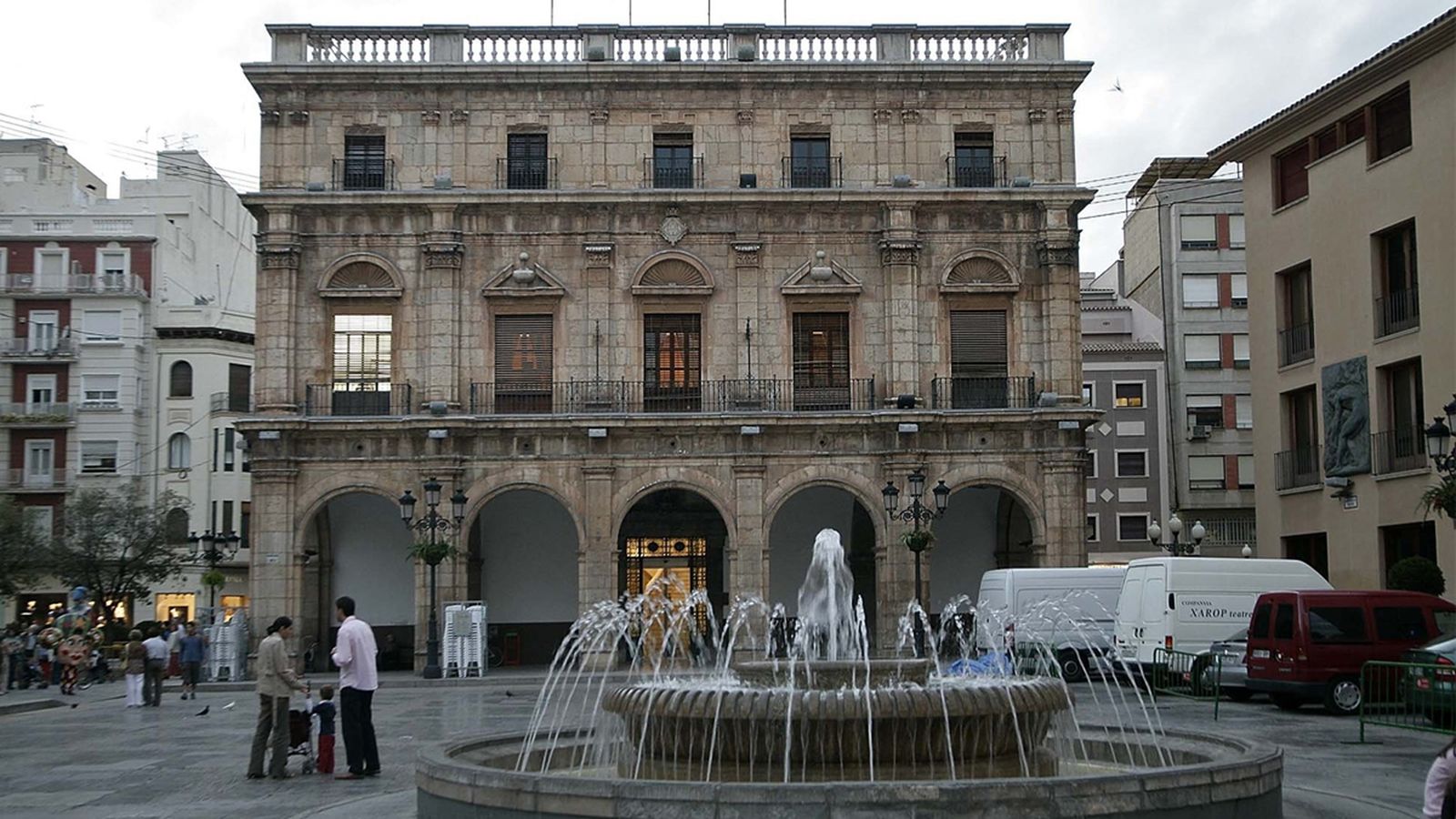 El ple aprova que \'Castelló de la Plana\' siga el nom exclusiu de la ciutat