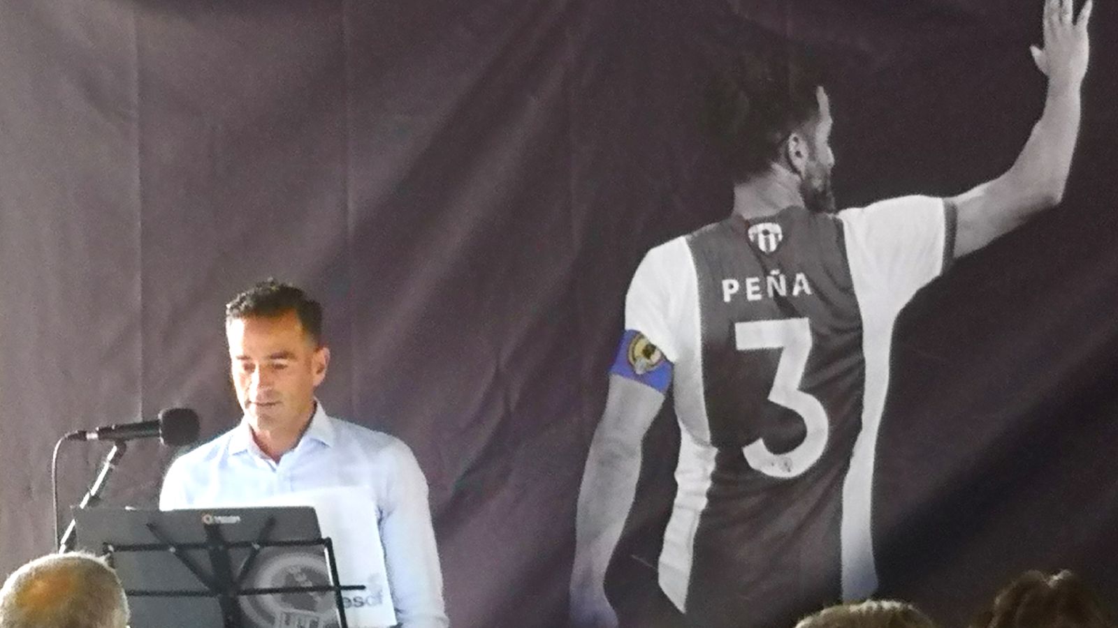 Paco Peña en un moment de l'acte que s'ha celebrat al Rico Pérez