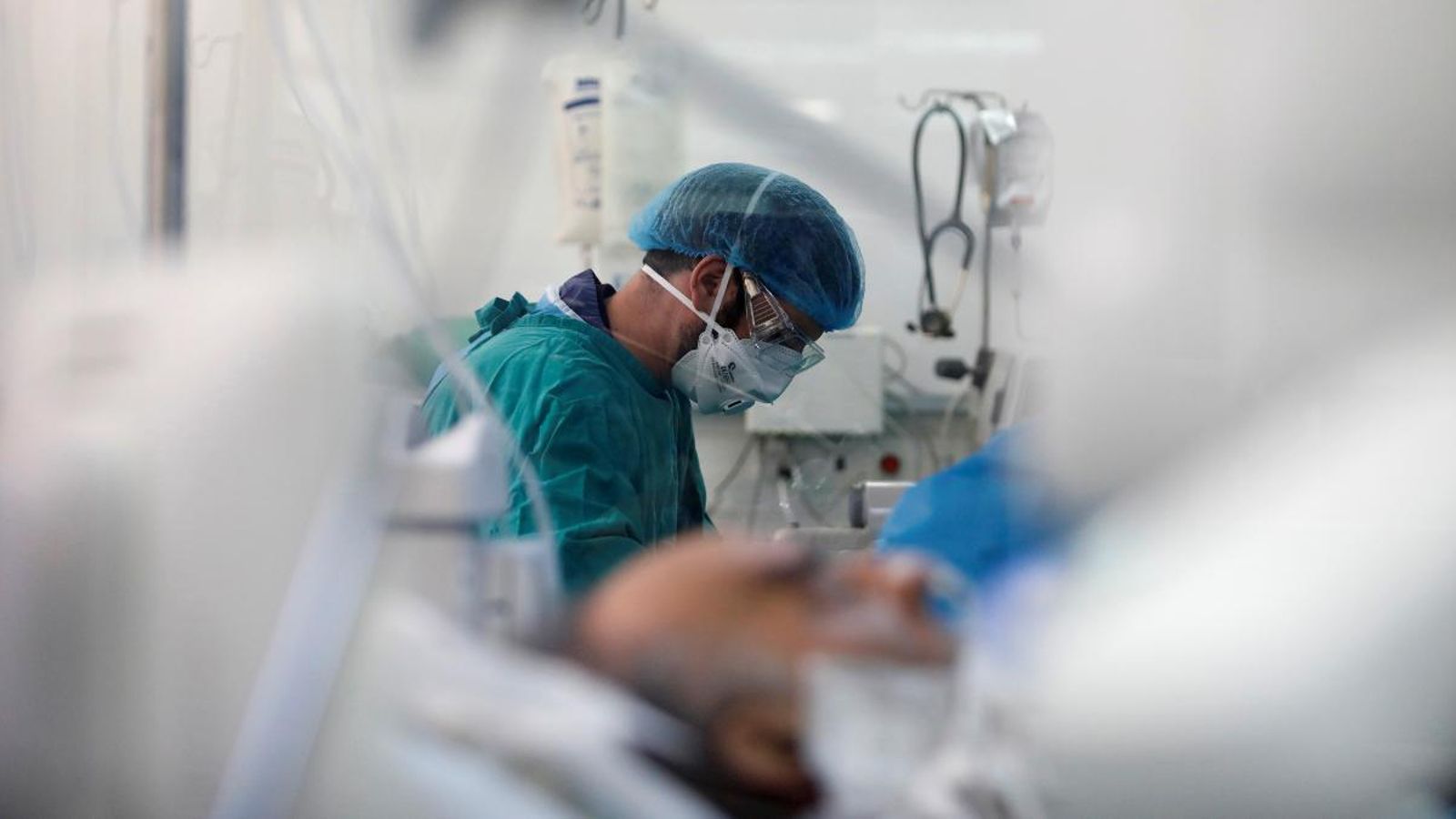 Pacient amb Covid-19 ingressat en l'UCI d'un hospital