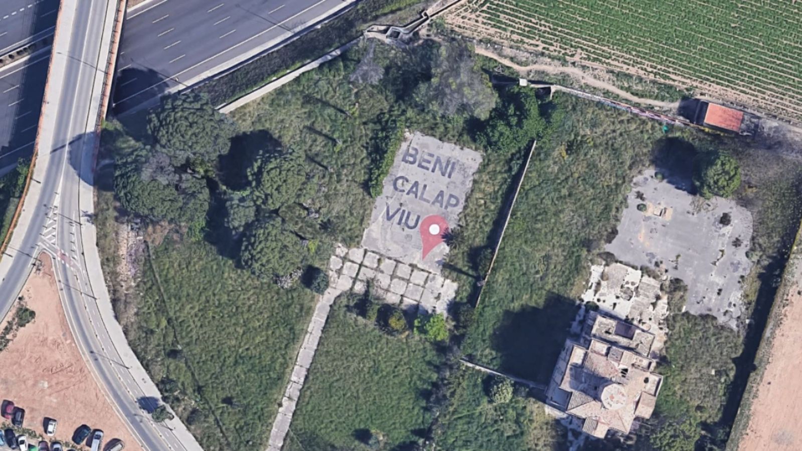 El barri de Benicalap de València es reivindica amb un grafiti gegant de 600 metres quadrats