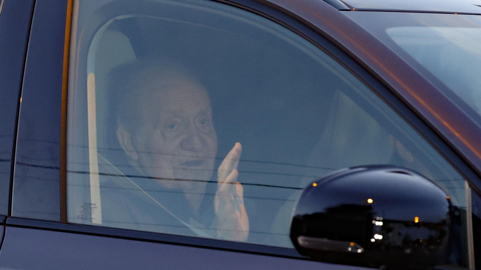 El rei emèrit arribant a casa del seu amic Pedro Campos en Sanxenxo (Pontevedra)