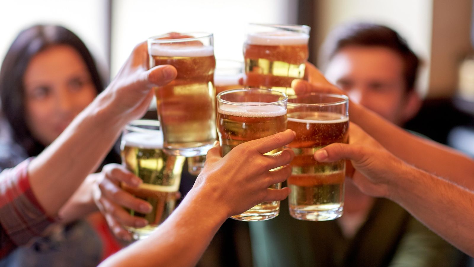 L'estudi de l'alumna de la universitat navarresa ha evidenciat la vinculació entre begudes alcohòliques i miopia L'estudi de l'alumna de la universitat navarresa ha evidenciat la vinculació entre begudes alcohòliques i miopia