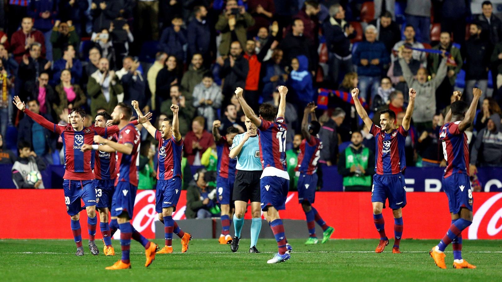 Celebració dels jugadors del Llevant