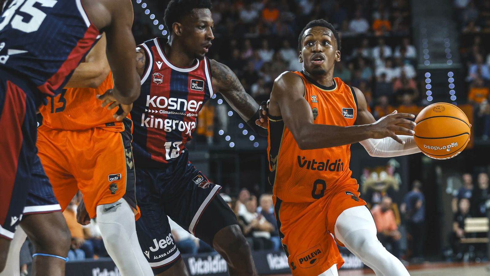 Imatge del partit entre el València Basket i el Baskonia