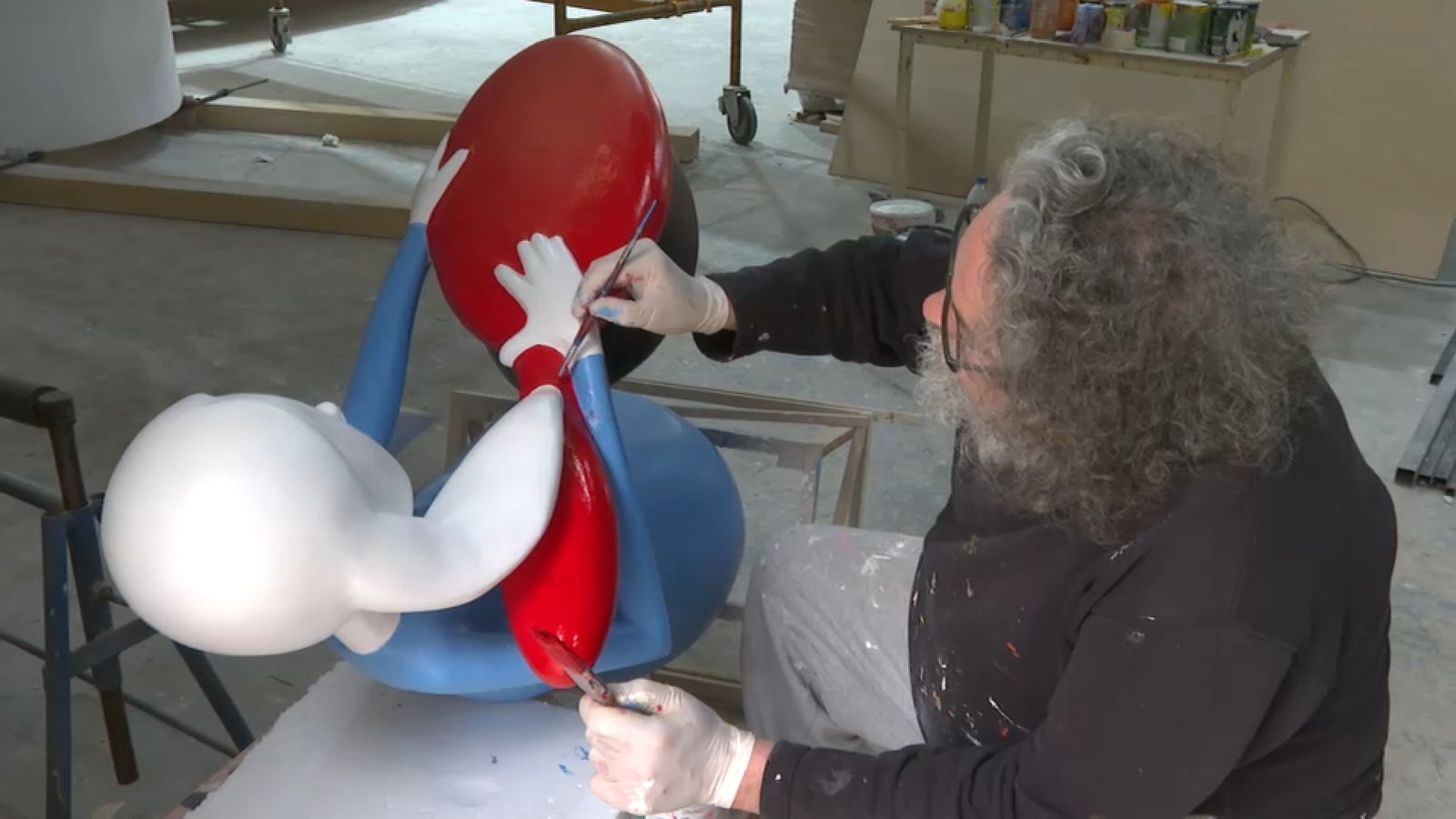 Videonotícia sobre la visita d'Inspecció de Treball als tallers fallers dos setmanes abans de la Plantà