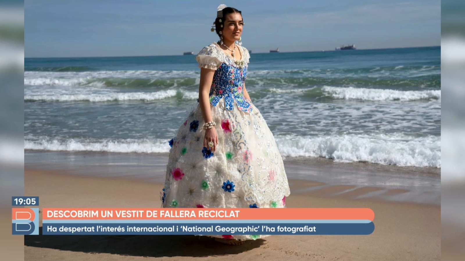 Vestit elaborat amb ampolles de plàstic reciclades