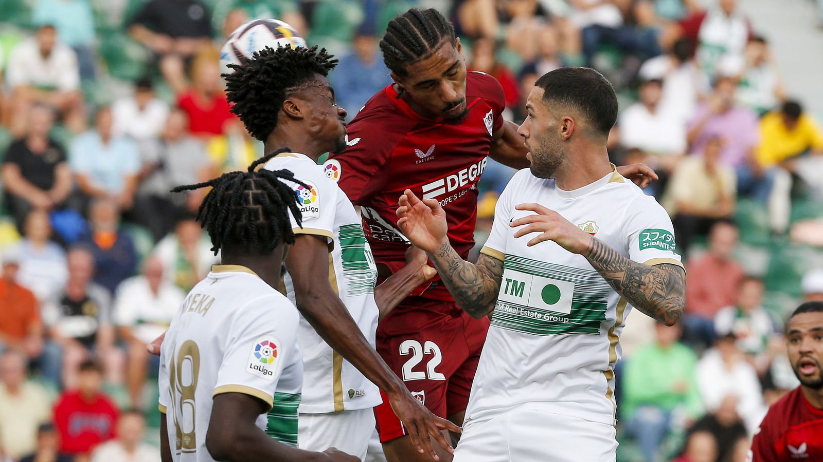 Morente ha rematat amb el muscle per a marcar el gol de l'empat