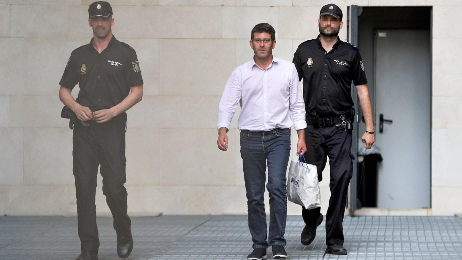 El president de la Diputació de València, Jorge Rodríguez, abandona en llibertat la Ciutat de la Justícia