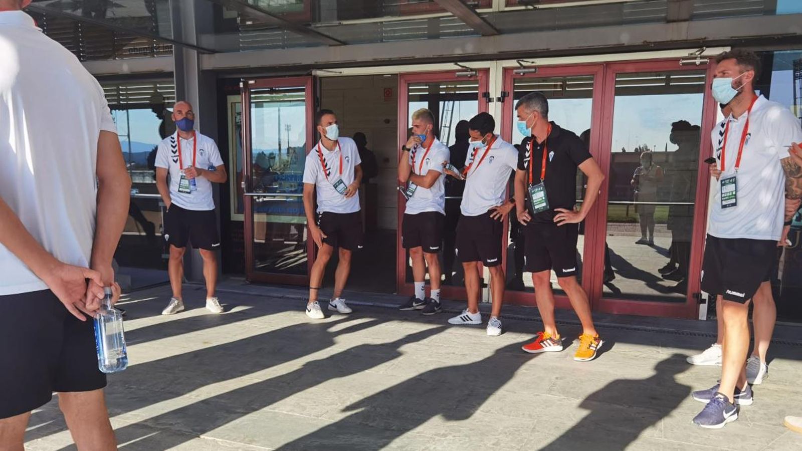 Els jugadors del CE Alcoià fent-se proves diagnòstiques.