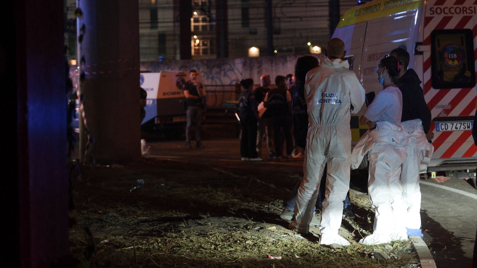 La policia científica italiana en el lloc de l'accident