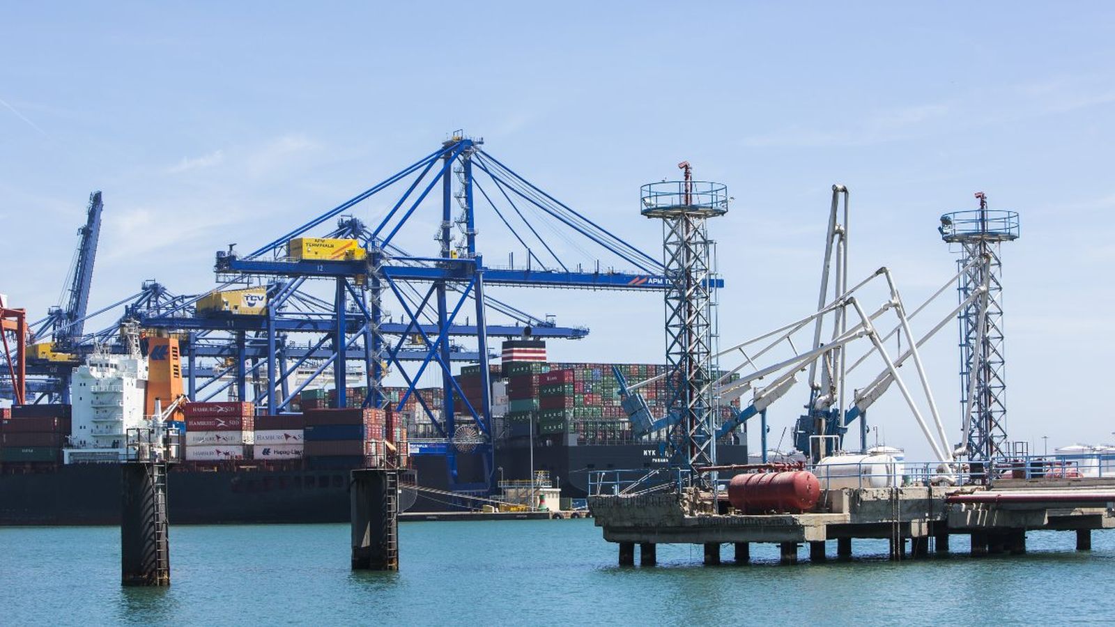 Una de les terminal del port de València, en una imatge d'arxiu