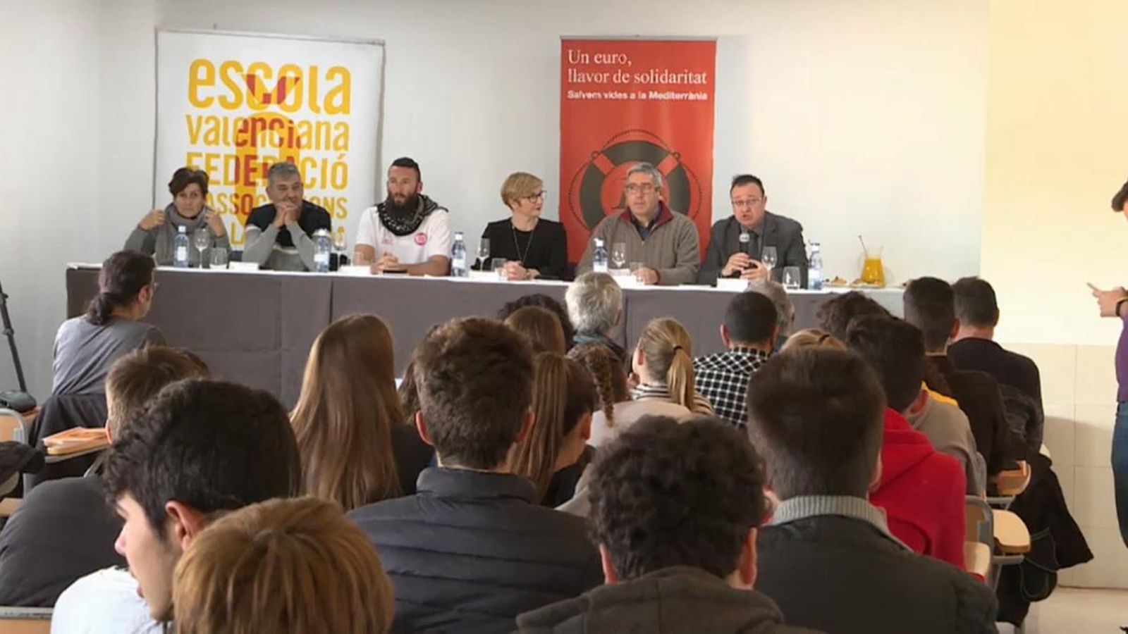 Escola Valenciana analitzarà amb la Generalitat la discriminació del valencià