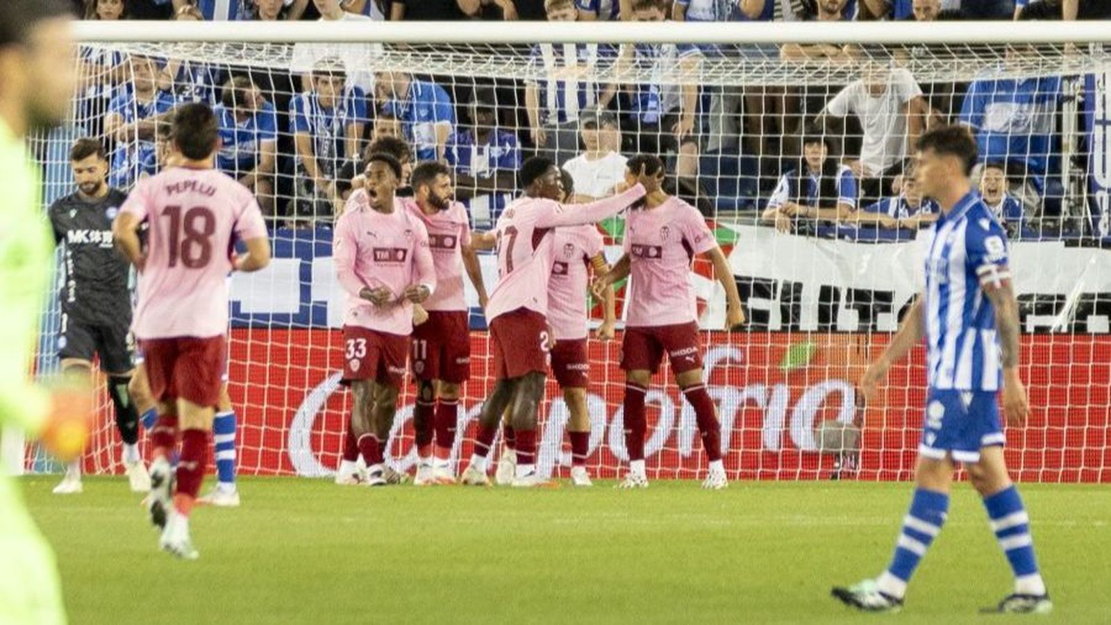 Els jugadors del València celebren el gol