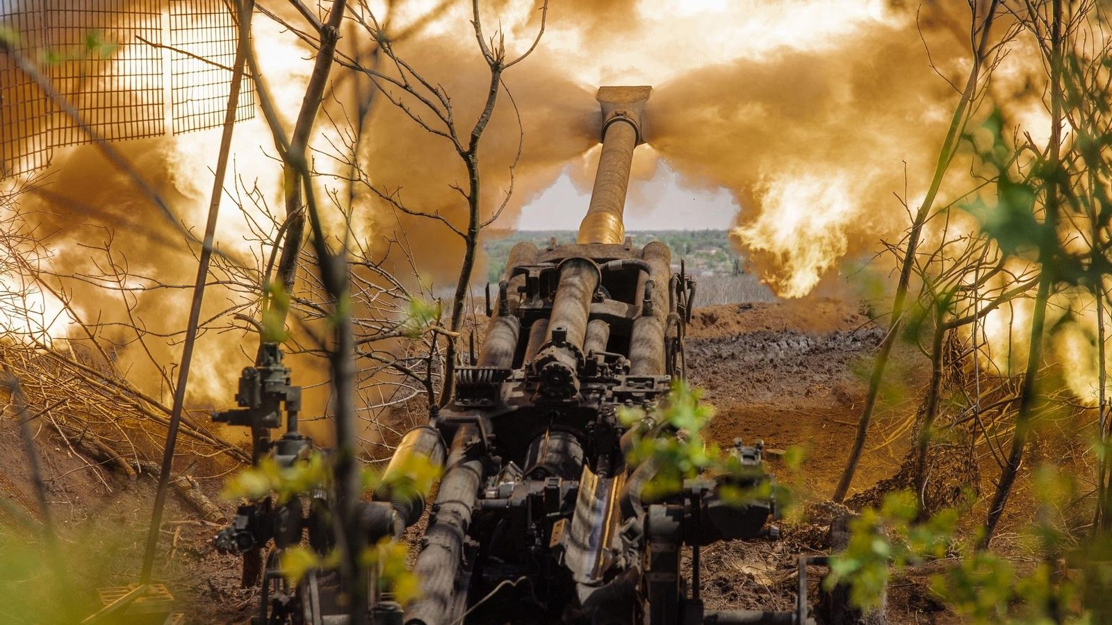 L'exèrcit ucraïnés dispara contra el rus en el front de la guerra a Ucraïna