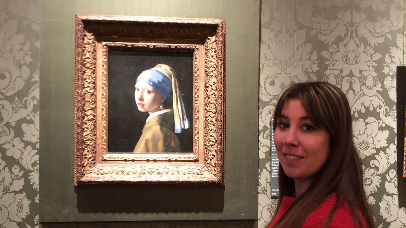 Rocío, de Castelló, amb el famos quadre 'La jove de la perla'
