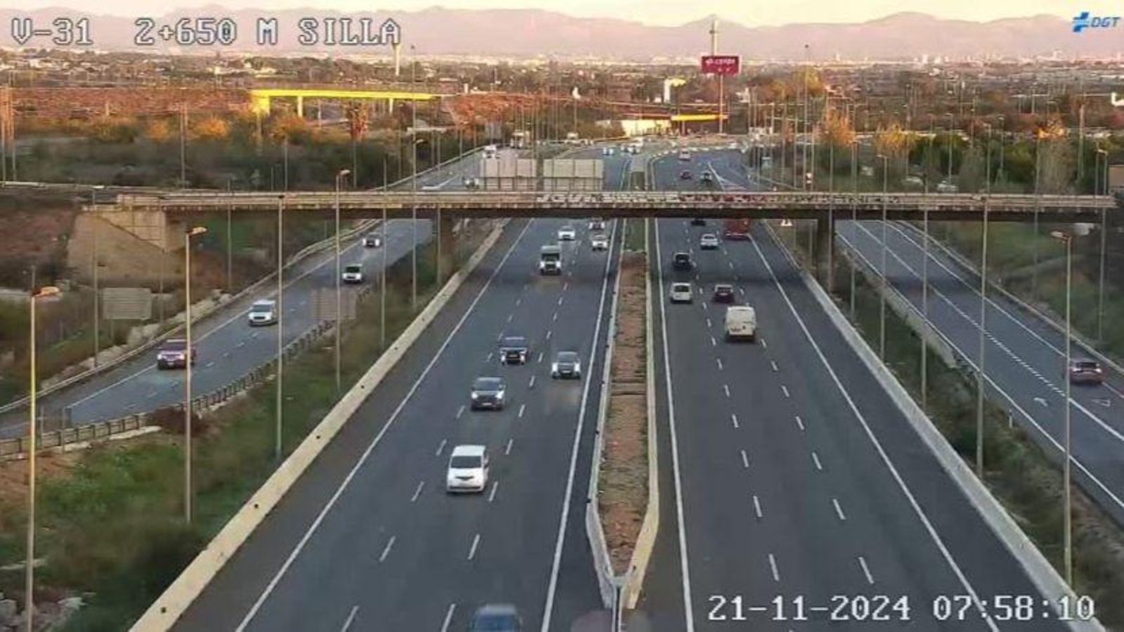 La pista de Silla, este dijous al matí, amb trànsit dens