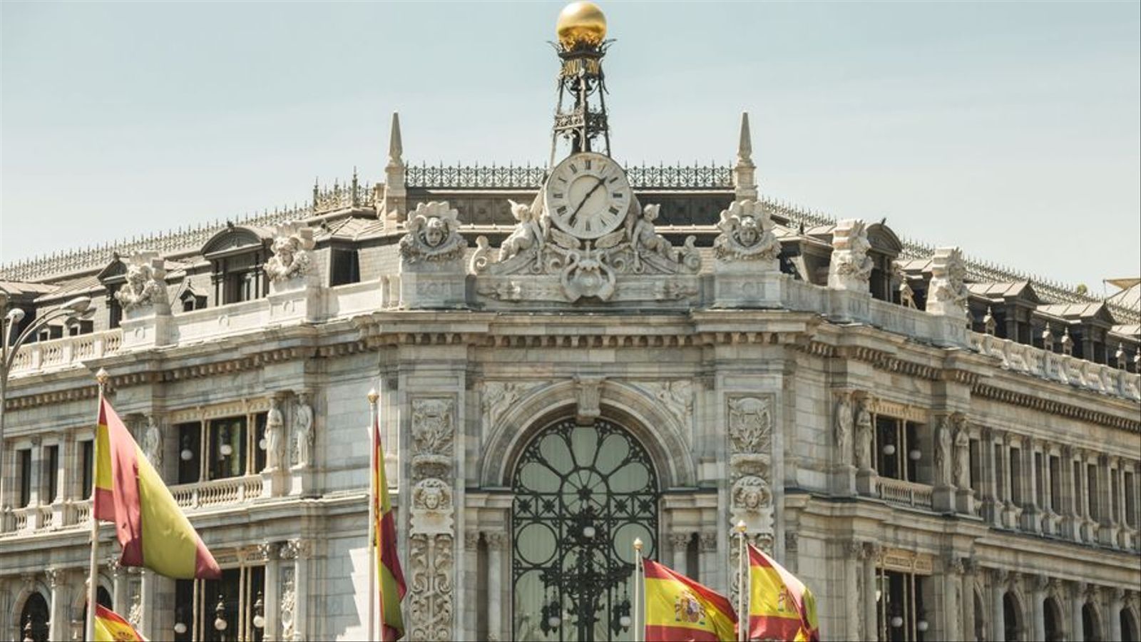 Façana del Banc d'Espanya a Madrid / Shutterstock