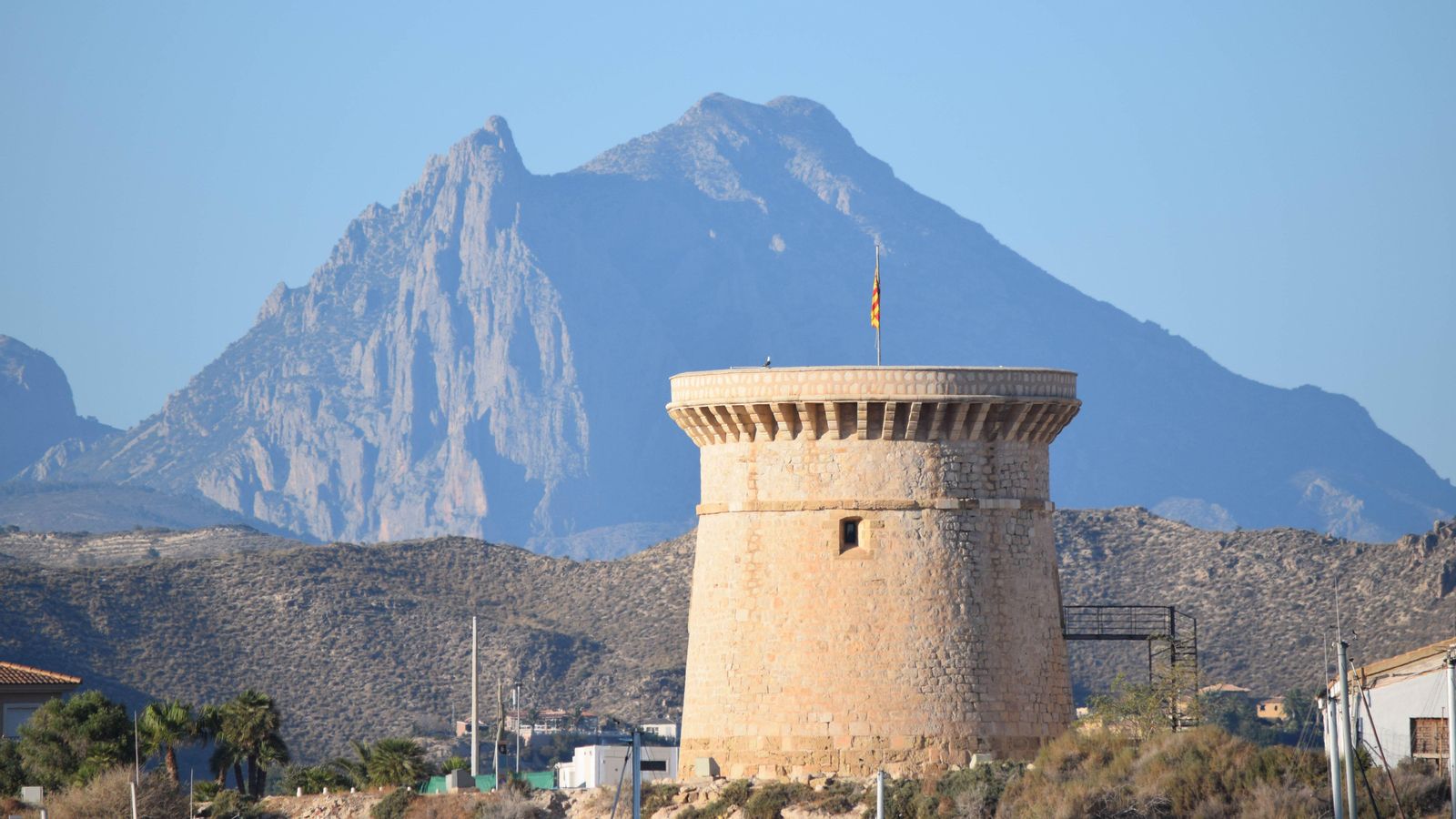 La neta de Rafael Altamira i Pilar Redondo ha signat els poders notarials que autoritzen l'exhumació de l'humanista i la seua esposa