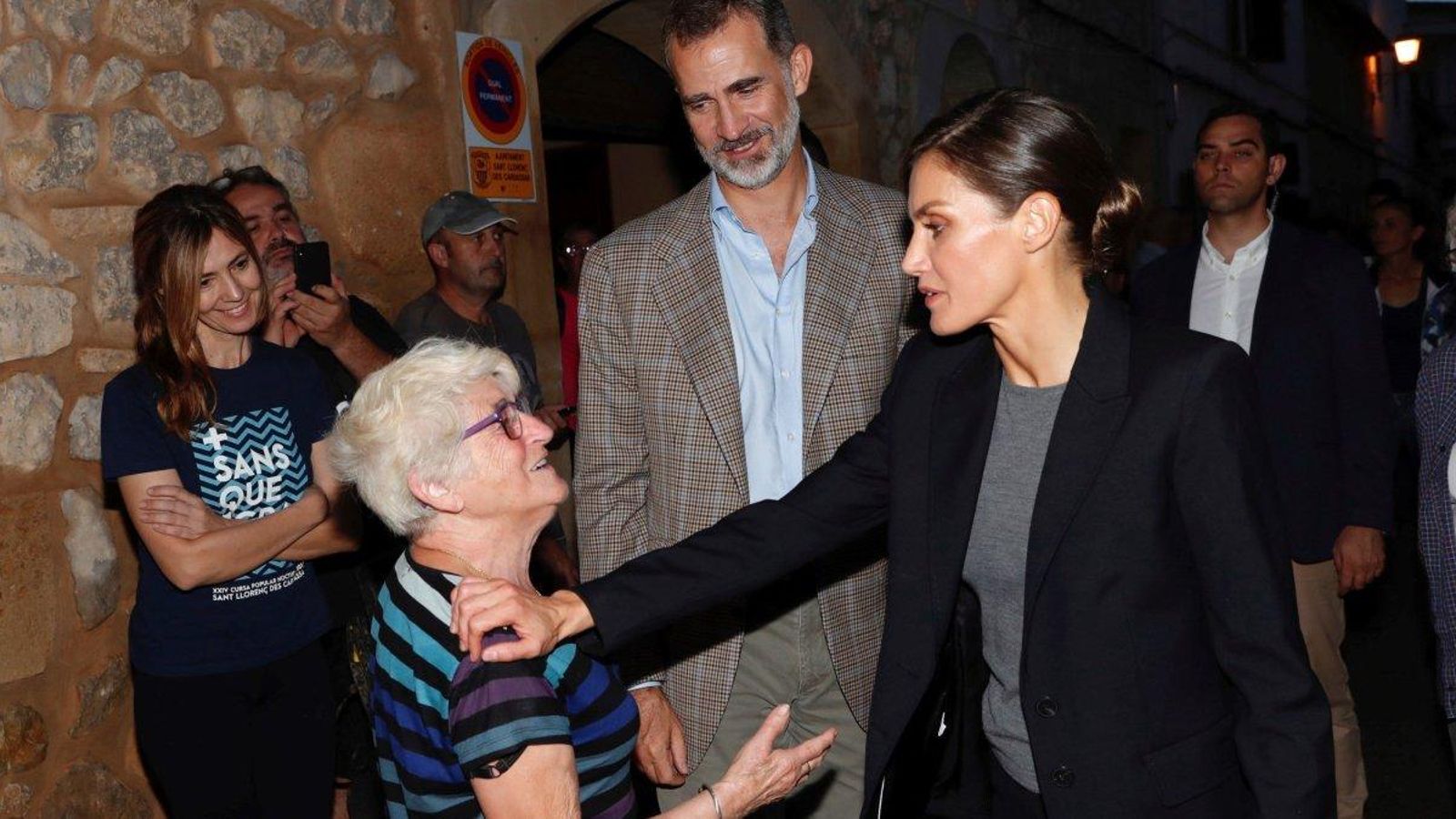 Els reis d'Espanya conversen amb veïns de Sant Llorenç des Cardassar