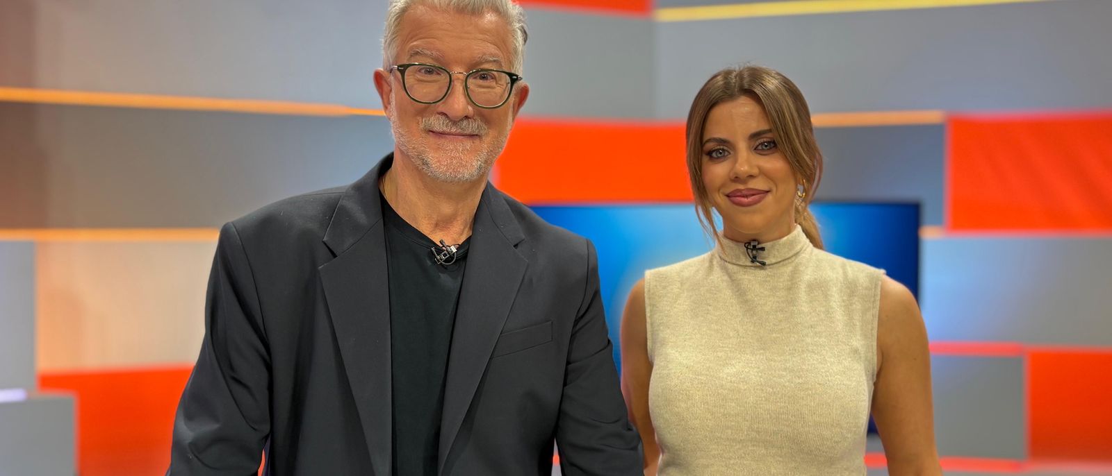 Josep Ramon Lluch i Anaïs Ordóñez analitzen este dissabte l'escola i pregunten si ara hi ha més formació però menys educació