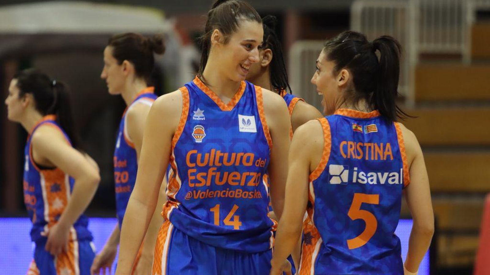 Les jugadores del València Basket després de la victòria a la pista de l'Ensino Lugo