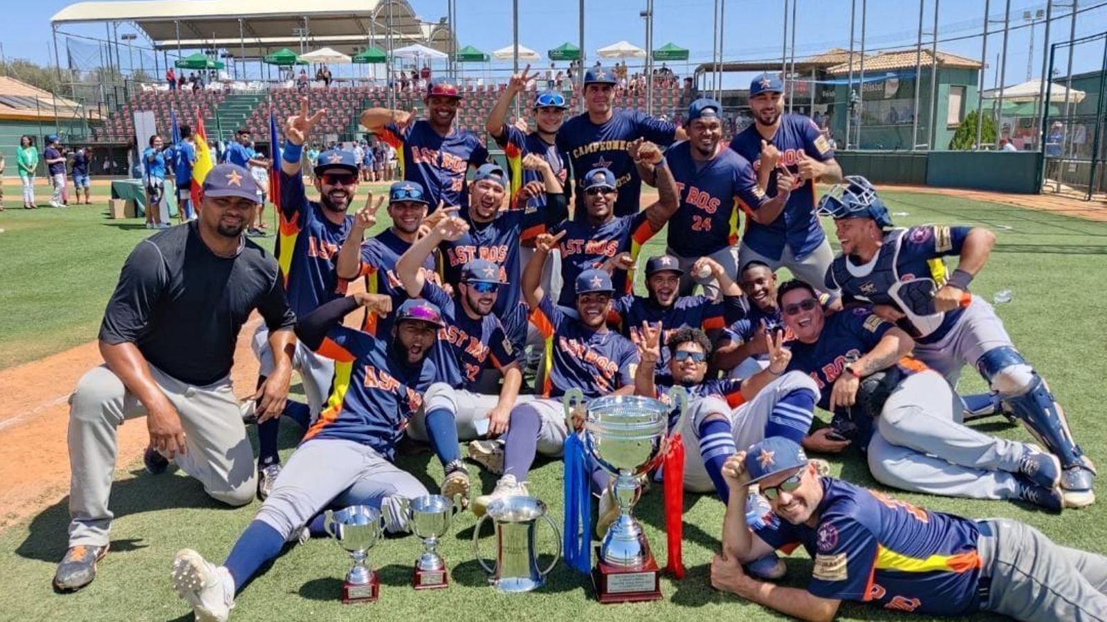 L'equip valencià celebra la victòria a Còrdova