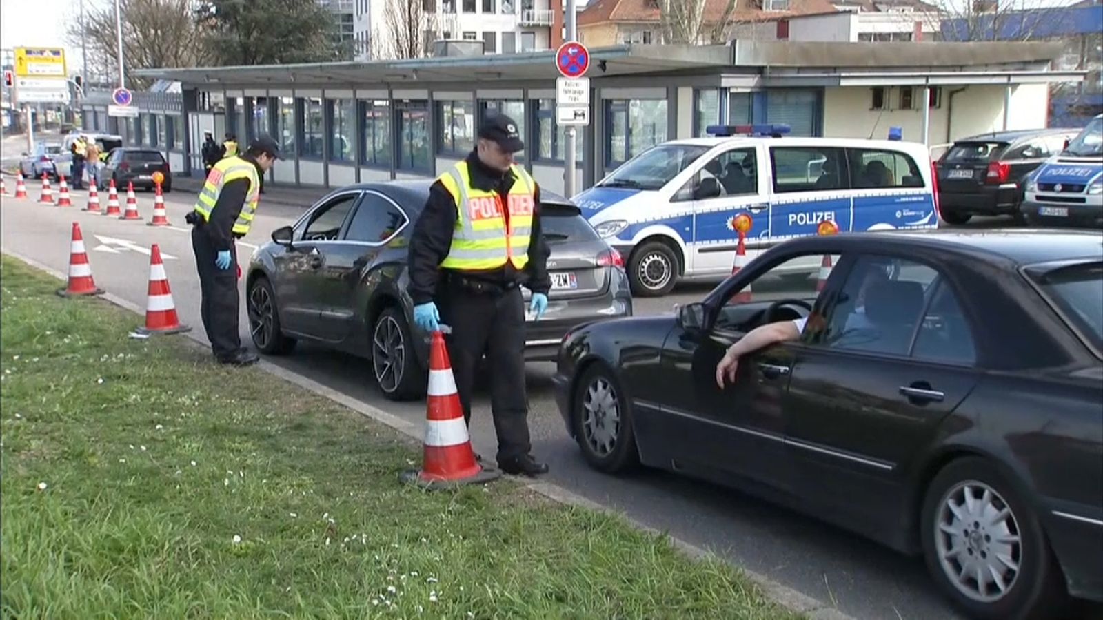 Els líders europeus debaten restringir l’accés a la UE durant 30 dies