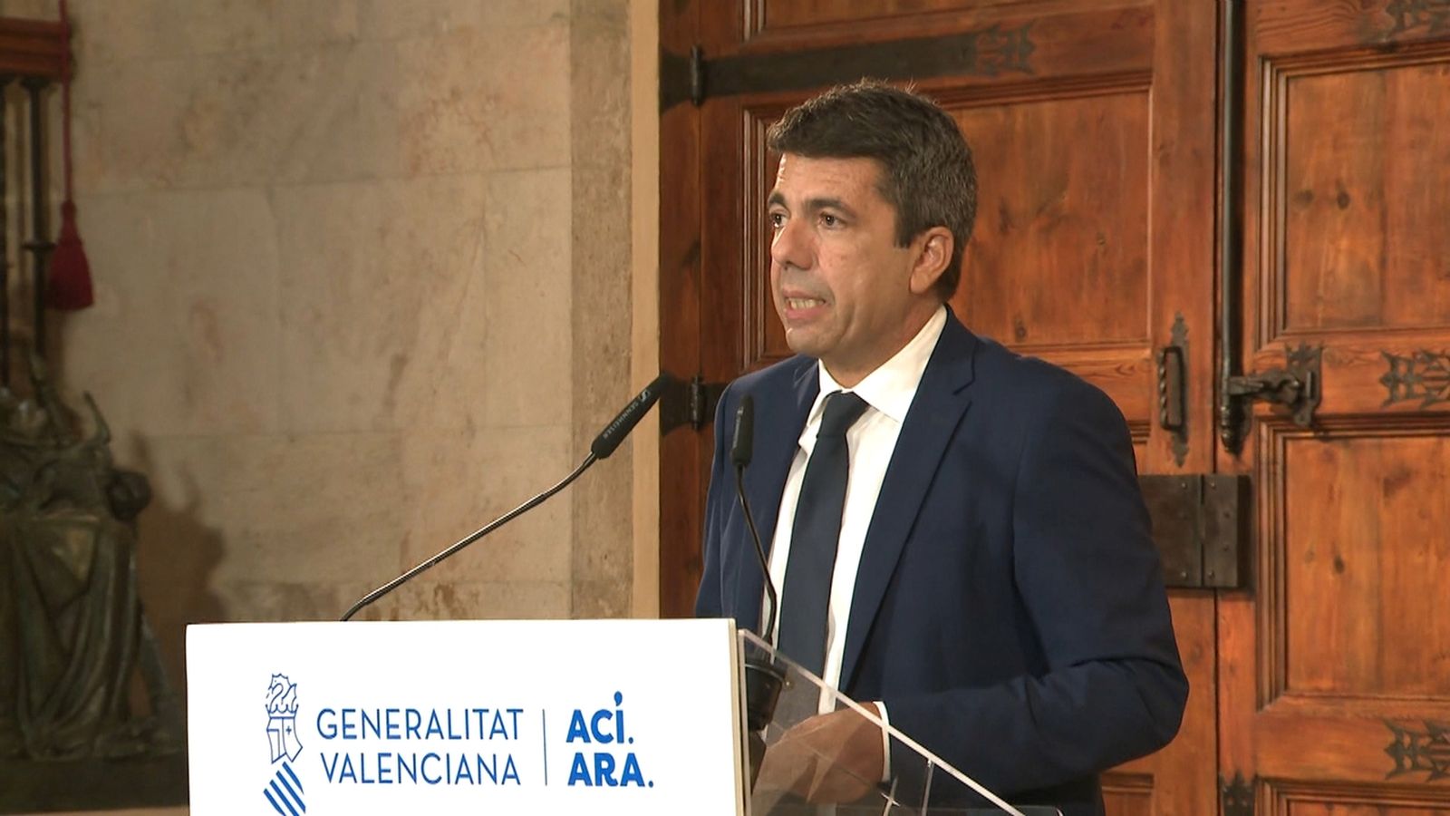 Mazón compareix a les Corts