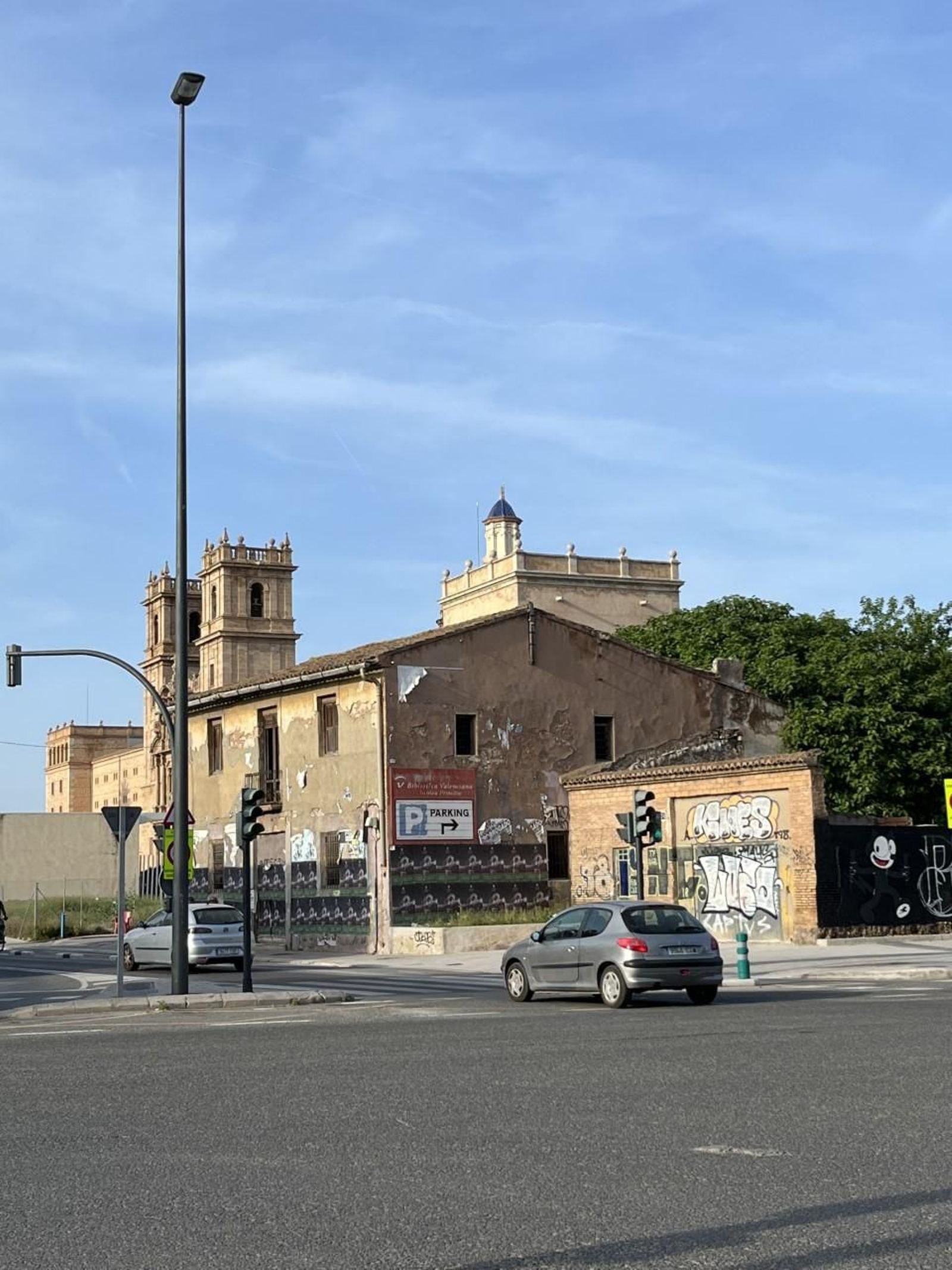 Imatge de l'entorn de Sant Miquel dels Reis (Els Orriols), el 19 de maig de 2022