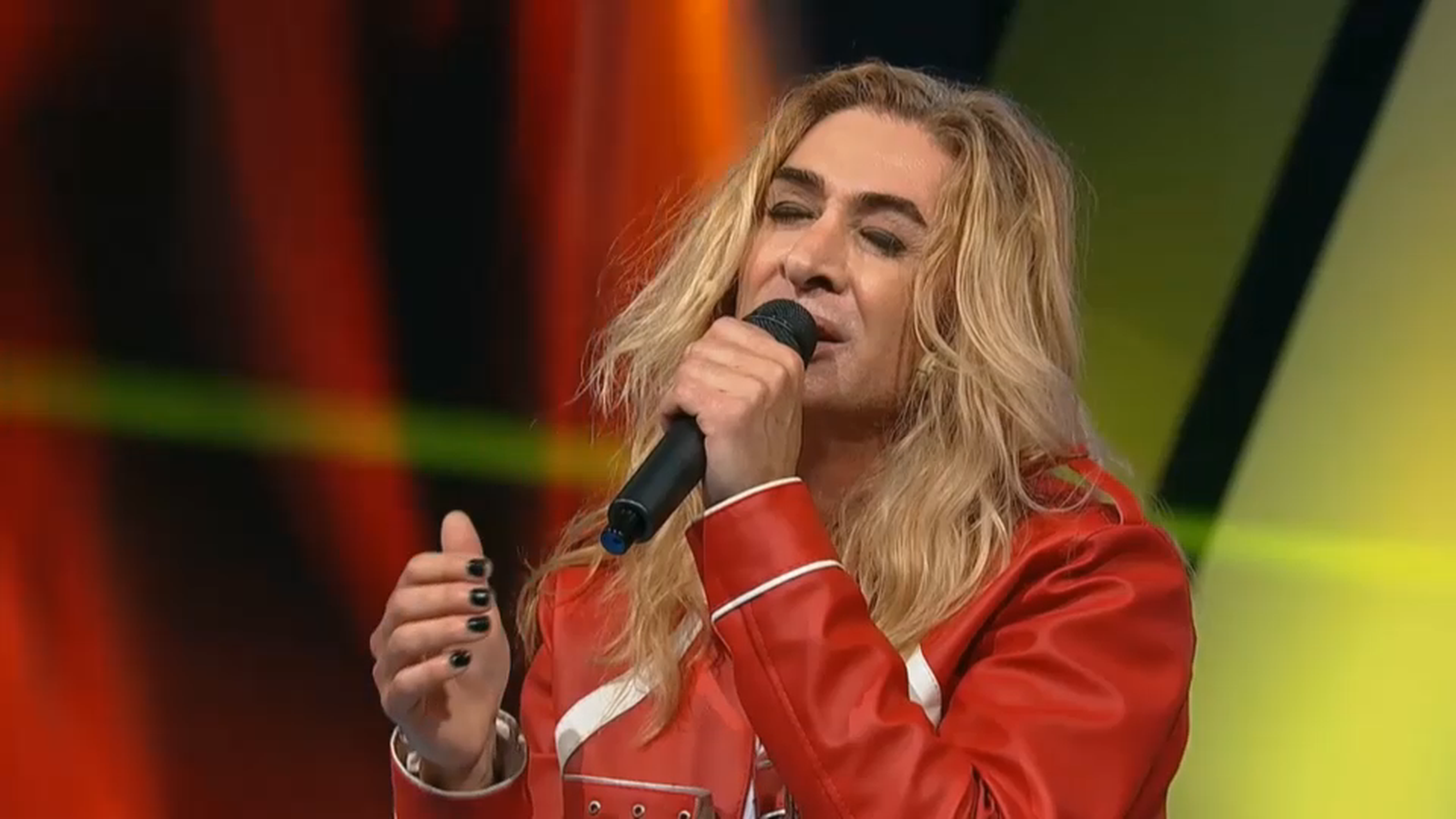 José de la Vega canta 'Who wants to live forever'