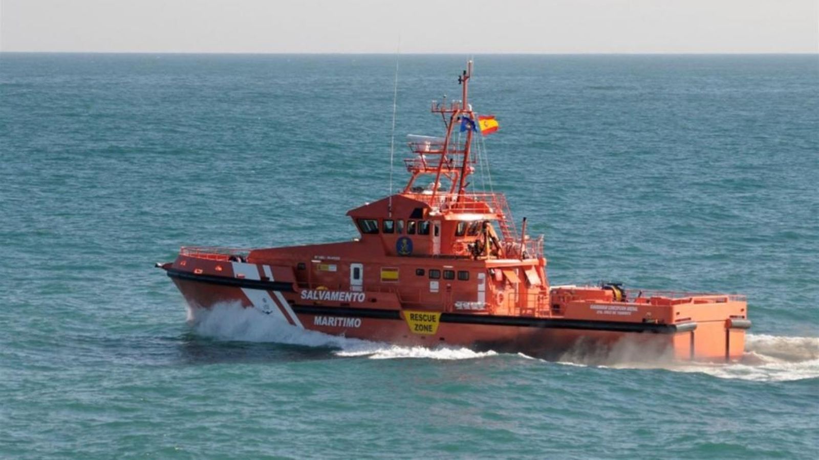 Embarcació de Salvament Marítim que participa en el rescat dels migrants en una imatge d'arxiu.