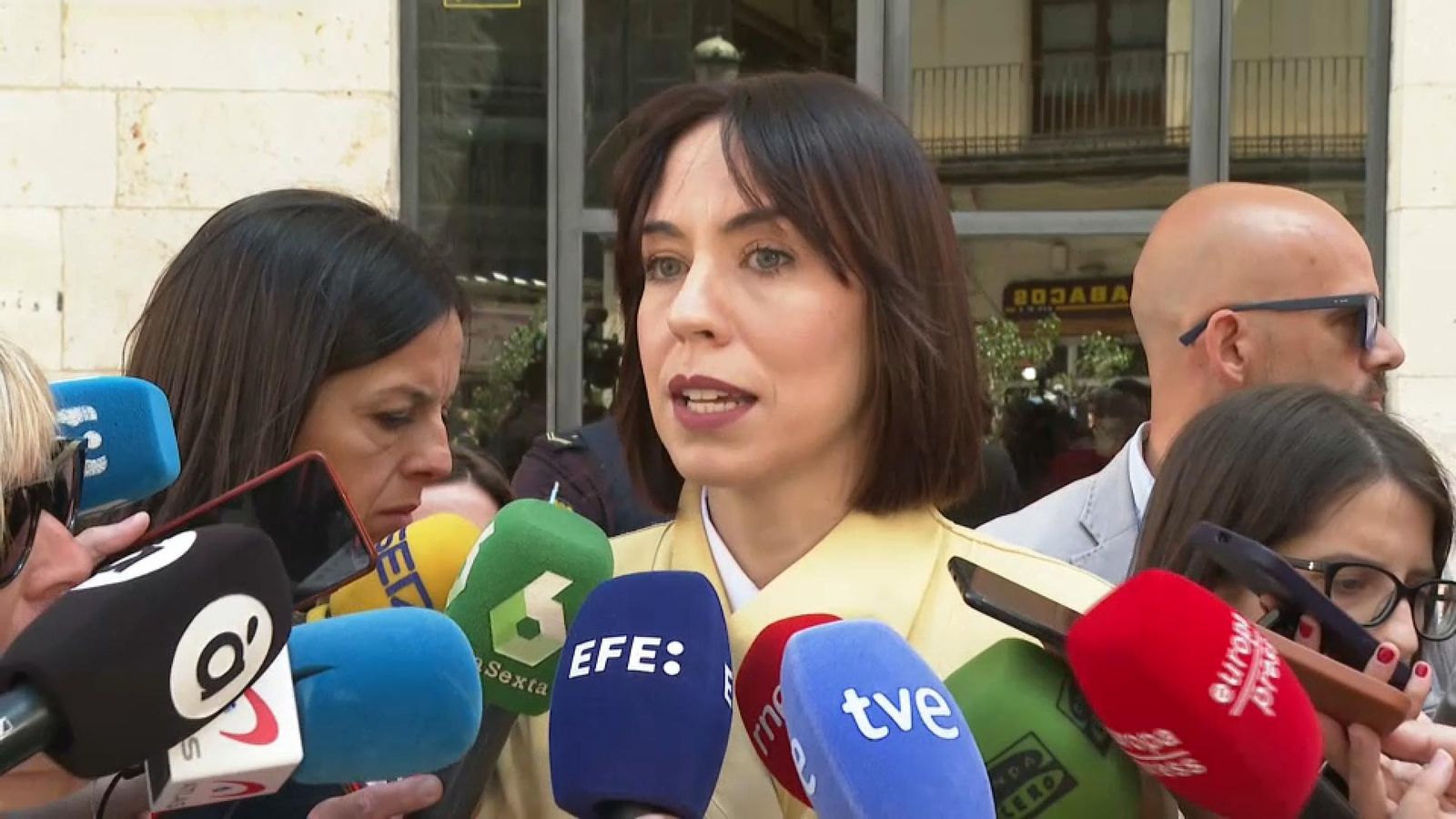 Diana Morant atén els mitjans de comunicació, este dijous
