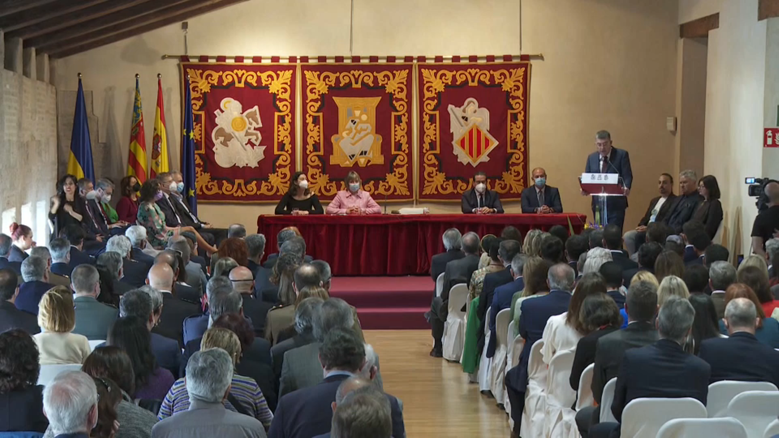 Moment de l'acte de lliurament dels Premis 25 abril a les Corts Valencianes